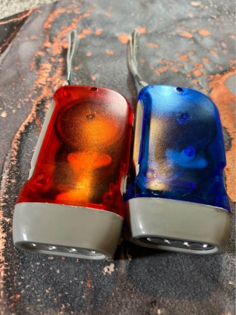 2 Pcs Hand Powered Crank Flashlight